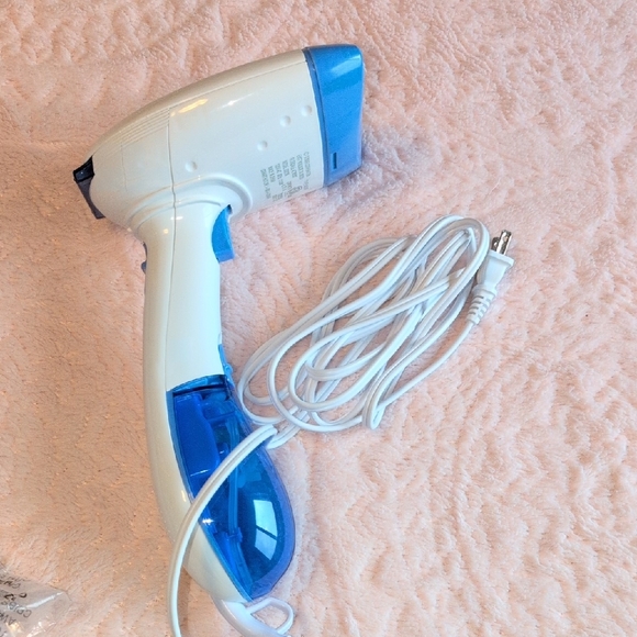 Conair Extreme Steam Handheld Steamer w/Dual Heat Technology. 5xFaster/30%Hotter - Picture 4 of 12